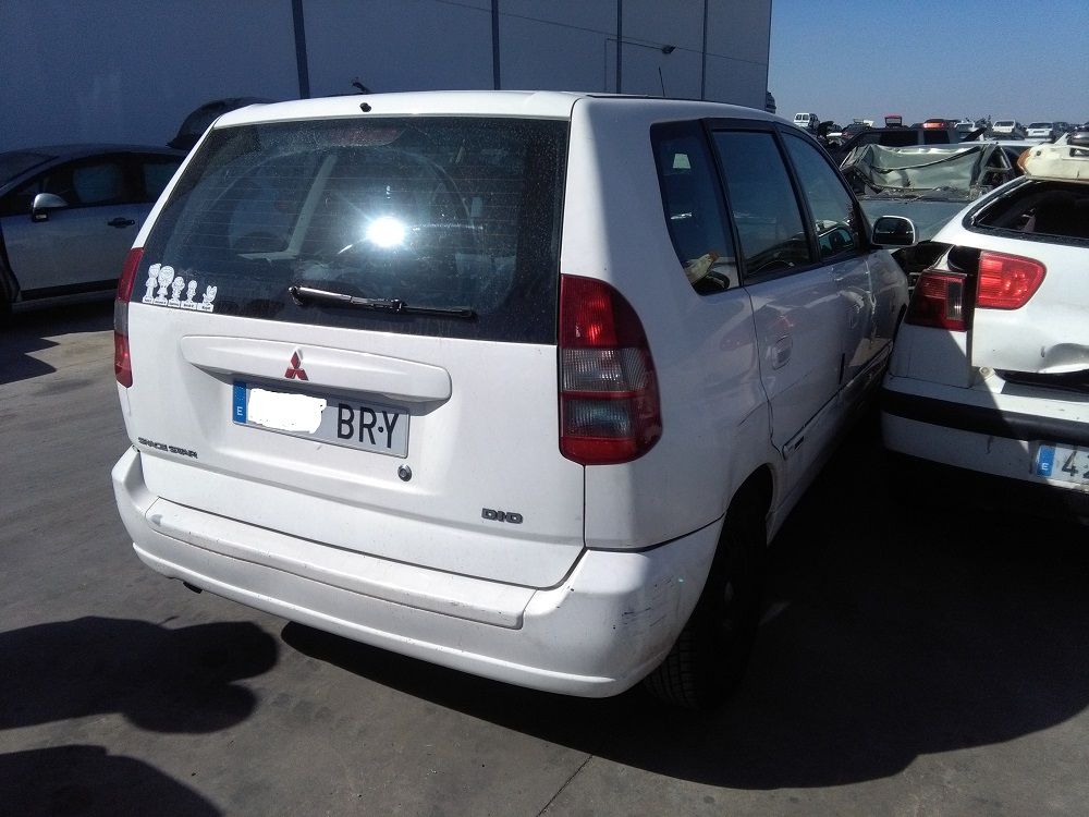 Mitsubishi space star 2001